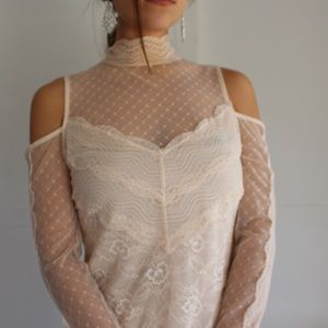 Lace cold shoulder long sleeve fashion top